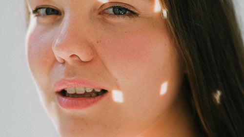 Rosacea kan ge rodnad, känslighet och olika typer av hudsymtom