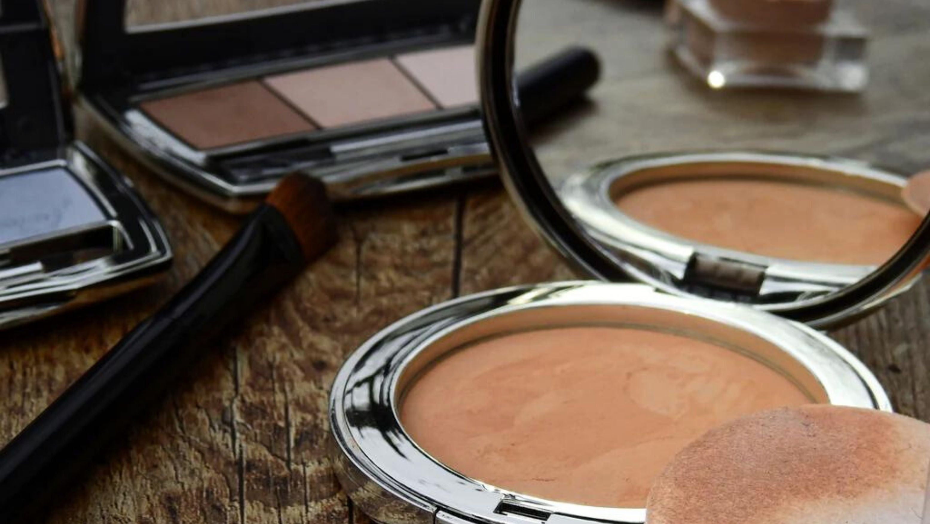 smink med “PFAS” – visar Skinomes ställning mot hälsofarliga ämnen